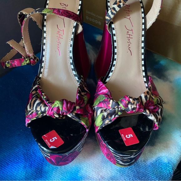Betsey Johnson Brylie women Heeled Sandal SIZE 5 NWT - Picture 8 of 9
